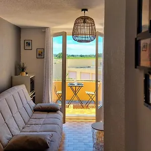 Appartement Coquet Studio Avec Belle Terrasse, La Londe-les-Maures