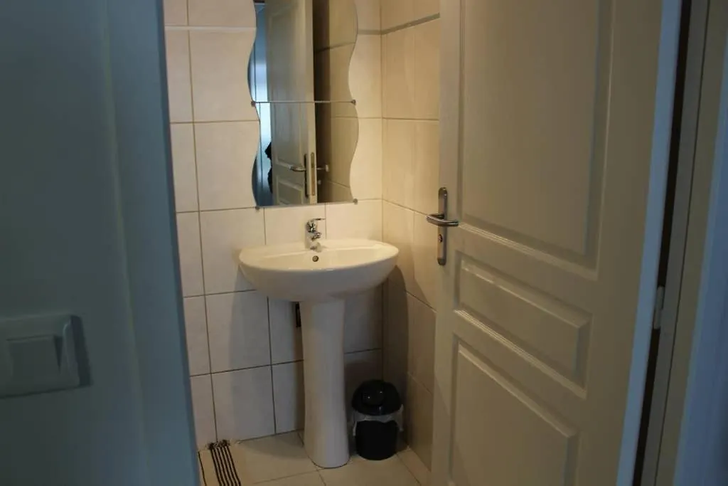 Studio Meuble 30 M2 La Londe Les Maures , 900 M Des Plages Apartment